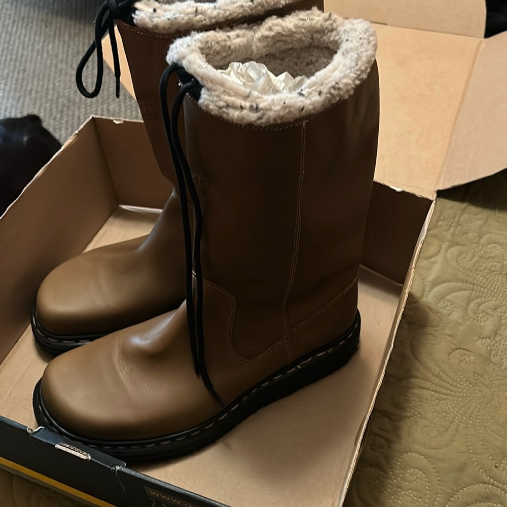 Vintage 
Dr. Martens 9778 Beige